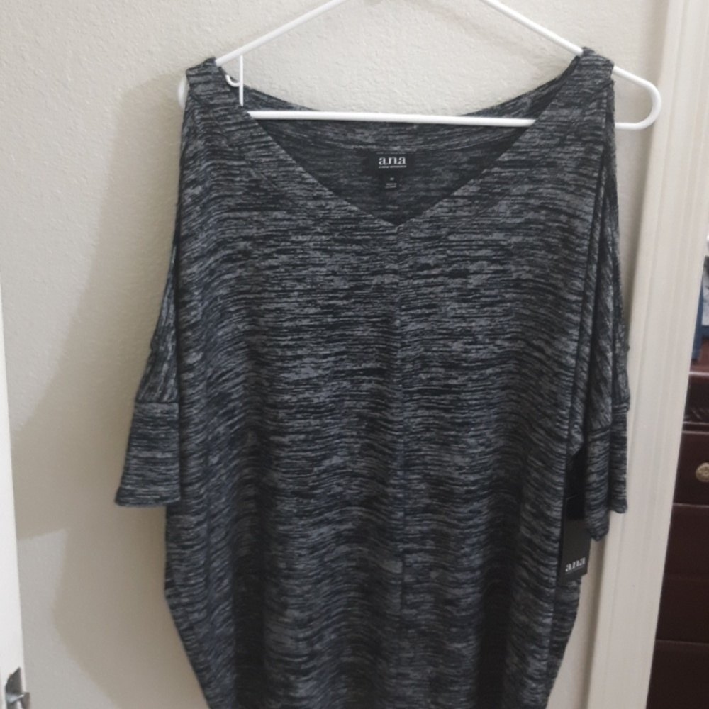 A.n.a shoulder peek top